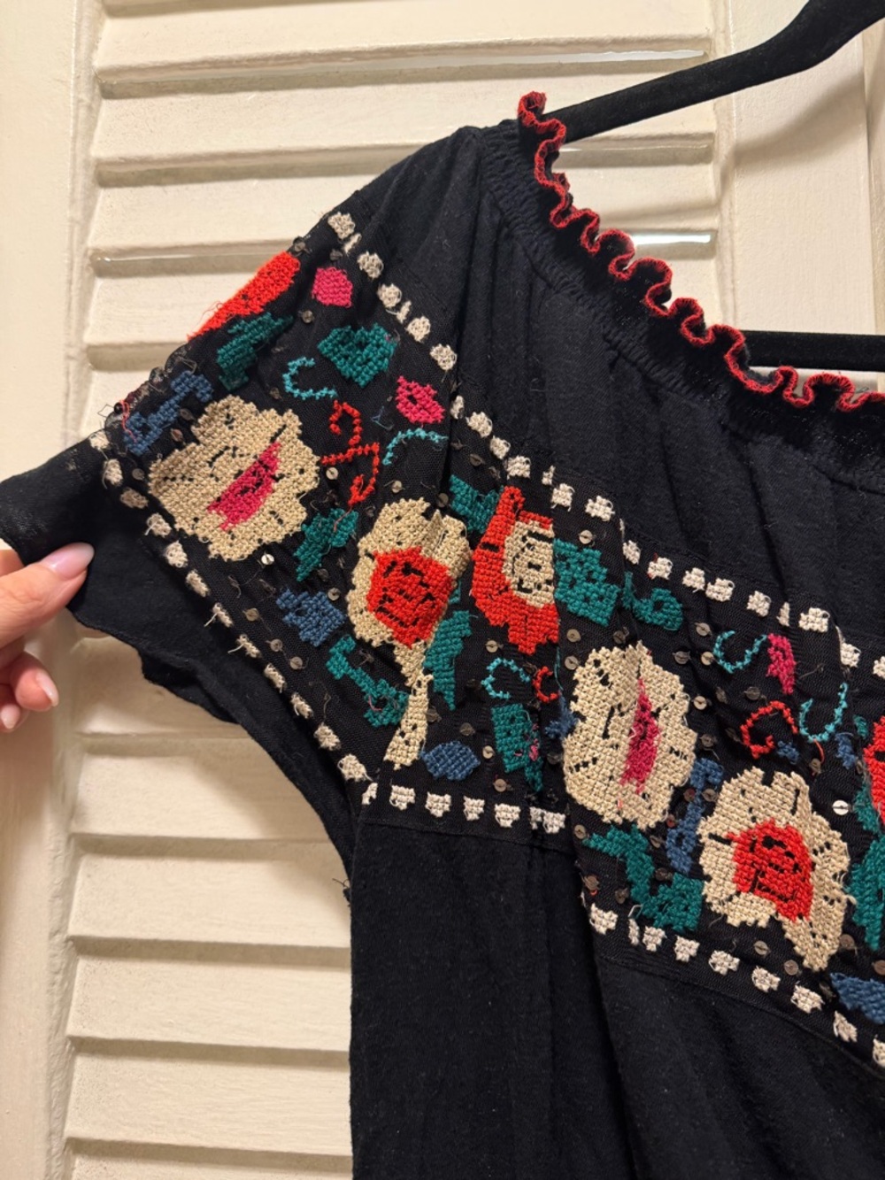 Free People 🖤 Barcelona Off-Shoulder Embroidered Top - Picture 6 of 7